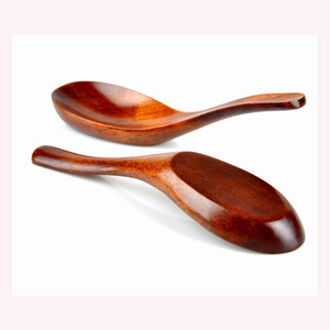Cuchara de cocina de madera versátil hecha a mano, no tóxica y suave en utensilios de cocina para las necesidades diarias de cocina - Product Image 1