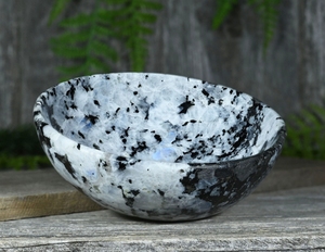 Tazón de piedra lunar de arcoíris Natural, para dar equilibrio, harmony y hope, potenciando la creatividad, resistencia y paz - Product Image 1