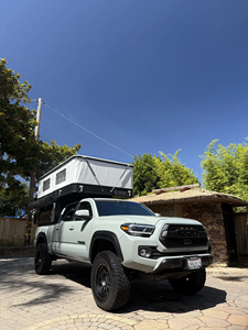 (W&T) PROMOCIÓN Venta de Toyota Tacoma TRD Off-Road Doble Cabina 4x4 V6 FWD 2022 Usada, Camioneta con Camper Desplegable, AUTO USADO - Product Image 3