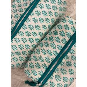 Bolsa de Cosméticos Verde Buti - Bolsa de Maquillaje Portátil de Poliéster Estilo Bohemio con Cierre, Bordada, Ecológica, Resistente al Agua y Personalizable - Product Image 3