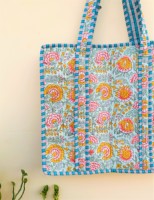 Sac Jhola matelassé réversible fait main, nouveau sac fourre-tout en coton imprimé indien, style vintage avec fermeture éclair, idéal pour le printemps, l'hiver, les voyages et le shopping