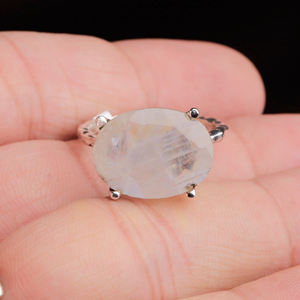 แหวนพลอยมูนสโตนสีรุ้งธรรมชาติสำหรับผู้หญิงแหวนเงินสเตอร์ลิง925ทำด้วยมือ - Product Image 5