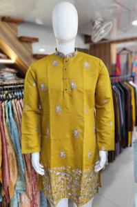 Fabricant et fournisseur de kurta pyjama en soie Fendy attrayante avec broderie de Surat au prix le plus bas - Product Image 3