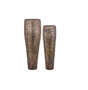 Florero de hierro metálico resistente hecho a mano con patrones tradicionales para arreglos florales elegantes en temas de decoración atemporales - Product Image 4