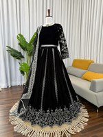 Chaniya Choli traditionnel en soie Georgette noire unie brodée de style cachemire, réversible, pour l'été/le printemps/l'automne/l'hiver