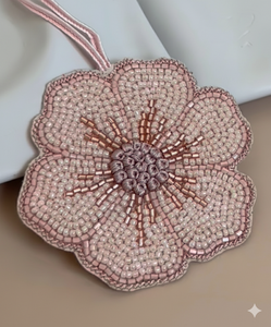 Breloques de sac brodées de perles de rocaille, styles uniques faits à la main, accessoire de mode tendance - Product Image 6