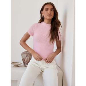Pull à col roulé en tricot décontracté pour femme avec broderie et fermeture à ceinture - Product Image 1
