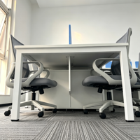 Poste de travail de bureau modulaire moderne pour 6 à 8 personnes avec écran de séparation bleu et armoire