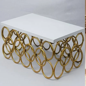 Support à gâteau en métal éco-responsable au design complexe avec détails vintage, base robuste, couleurs et logo personnalisables, vente en gros pour boulangeries et traiteurs - Product Image 2