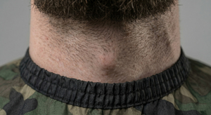 Capa de Barbero de Seda con Diseño de Camuflaje |   Bata de Barbero Profesional para Salón, Impermeable, Ecológica, con Cintura Ajustable - Product Image 4
