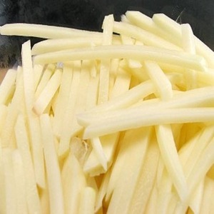 Frites surgelées biologiques 100% pommes de terre fraîches de haute qualité, forme de copeaux, vente en gros - Product Image 2