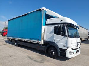 Camión de Carga Mercedes Benz Atego 1223 Usado, Año 2014, 4x2, Diésel, Automático, para Transporte Logístico y de Escombros en Construcción Urbana - Product Image 1