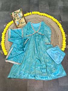 Bollywood Designer Robe brodée en soie russe avec longue Dupatta, Aliya Cut Readymade Salwar Costumes pour mariage Wear - Product Image 6