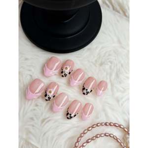 Oferta Especial: Arte Floral 2D en Tono Rosa, un Diseño Versátil y Elegante - Product Image 1