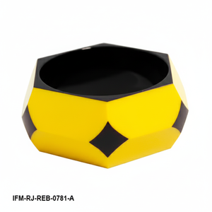 Conjunto de 3 Brazaletes de Resina Gruesos Amarillo y Negro, Brazalete Geométrico Hexagonal, Joyería Artesanal de Estilo Moderno para Mujer - Product Image 1