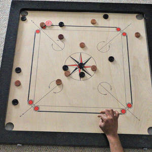 Plateau de jeu en bois naturel de haute qualité, pièces de jeu de famille, ensemble de plateau de jeu avec pièces de frappe et poudre - Product Image 3