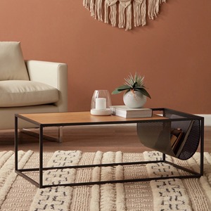 Table cylindrique ronde élégante en or conçue pour les chambres à coucher et les coins décoratifs avec un attrait intemporel - Product Image 5