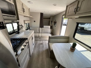 Autocaravana Usada Coach_men Cata_lina Sum_mit 261BH 2024 para Camping - Product Image 4