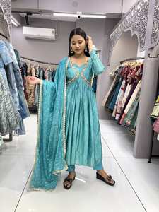 Bollywood Designer Robe brodée en soie russe avec longue Dupatta, Aliya Cut Readymade Salwar Costumes pour mariage Wear - Product Image 3