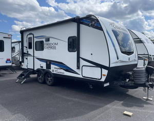 Occasion - 2024 - Coachmen Freedom Express Ultra Lite 192 RBS RV Camper prêt à l'emploi - Product Image 4