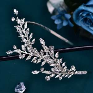 Diadema de Pedrería Plateada Bridella BHP550-S - Elegante Tocado Nupcial con Ajuste Cómodo para Bodas y Eventos Formales - Product Image 5