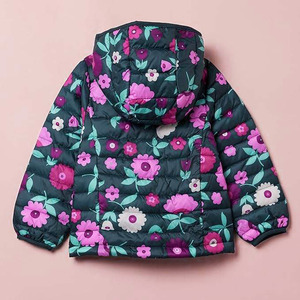 Chaqueta aislante gruesa y cálida con logotipo personalizado con cremallera y capucha para clima frío, Abrigo acolchado de invierno para niños - Product Image 6