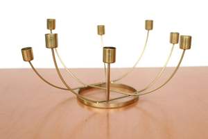 Candélabres en métal pour maisons de luxe avec motif décoratif et aspect poli pour intérieurs élégants - Product Image 2