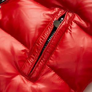 Abrigos de burbuja con cuello levantado de invierno para mujer con logotipo personalizado, chaqueta acolchada brillante gruesa de gran tamaño con cremallera lisa en blanco - Product Image 4