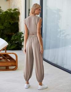 ชุดเสื้อครอปและกางเกงจ็อกเกอร์ผู้หญิงที่สง่างามชุดอินเทรนด์สำหรับเสื้อผ้าแนวสตรีทแฟชั่นและการเดินทางสำหรับสวมใส่ในชีวิตประจำวัน - Product Image 6