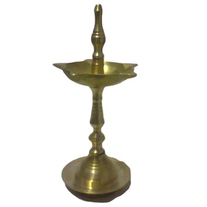 Kerala Fancy de latón de alta calidad con acabado pulido dorado brillante para la decoración del hogar para templos iglesias durante las celebraciones de Diwali. - Product Image 1