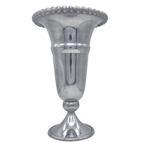 Jarrón de urnas con Base cuadrada plateada de Metal para decoración de mesa Florero decorativo de pedestal de plata de Metal de alta calidad a la venta - Product Image 5