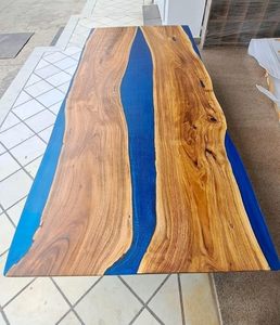 Table à manger rectangulaire moderne en résine époxy artisanale de luxe pour salon, plateau en bois d'acacia, couleur personnalisée, taille personnalisée - Product Image 1