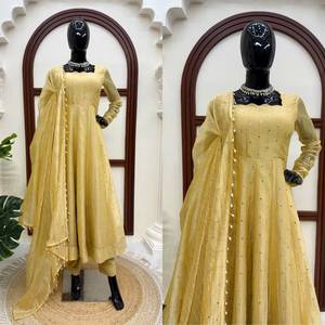 Robe de soirée de créateur en soie Salsa avec détails en feuille métallisée, bas en micro-coton et dupatta en soie Salsa, ensemble entièrement cousu prêt-à-porter - Product Image 6