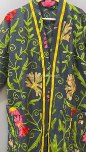 Veste Suzani ouzbek à manches longues faite à la main nouveau manteau réchauffé d'hiver avec broderie taille libre et Robe tissée taille naturelle - Product Image 2