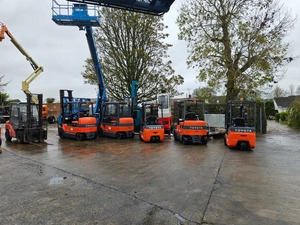 รถยกพาเลทแบบใช้น้ำมันเบนซิน  ขนาด 1 ตัน  สำหรับงานนอกพื้นที่  รับประกัน 2 ปี - Product Image 3