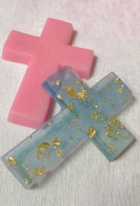 Croix d'église en résine époxy découpée avec des bords lisses et des couleurs vibrantes, de haute qualité - Product Image 6