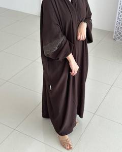 Abaya en soie de luxe sur mesure de qualité supérieure, vêtement musulman traditionnel pour adulte, beige, broderie, anti-rides, fait main, long - Product Image 1