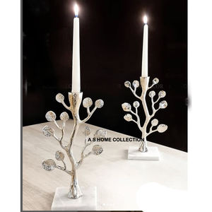 Bougeoirs de luxe dorés Bougeoirs décoratifs en métal faits à la main Design unique Restaurant et hôtel Bougeoir de fête de mariage - Product Image 2