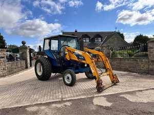 Tracteur agricole FORD 4110 54HP 4WD avec chargeur Bomford, transmission par engrenages, garantie de 2 ans sur le moteur et la pompe - Product Image 2