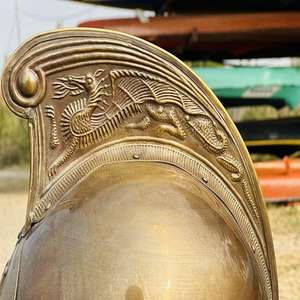 Casco de bombero de latón Merryweather de Calvin Handicrafts, diseño británico, hecho a mano, con grabado redondo impreso y tallado. - Product Image 2