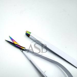 Pince à sourcils blanche avec logo personnalisé Ciseaux à sourcils à pointes inclinées en acier inoxydable pour le toilettage printanier des cils - Product Image 5