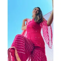 Ensemble Sharara rose en pur chiffon pour femme avec broderies Leheriya et dupatta