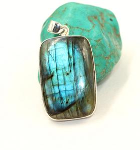 Pendentif unisexe minimaliste fait main en argent sterling 925 avec pierre précieuse naturelle labradorite et sertissage clos - Product Image 1