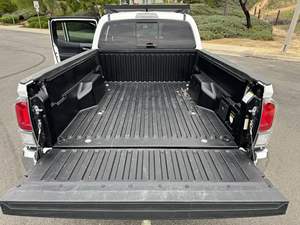 Tacoma TRD Off-Road Double Cab 4x4 V6 Power, 4WD 2023 - Product Image 4