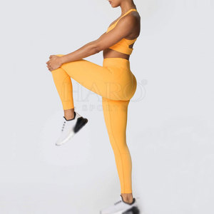 Ensemble de vêtements de sport élégants pour femmes avec motifs personnalisés, coupe confortable et tissu respirant, parfait pour l'entraînement et les loisirs - Product Image 5