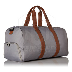 Sacs de sport de grande capacité personnalisés de haute qualité pour une utilisation en extérieur, doublure en polyester imperméable, durables, fabriqués au Pakistan - Product Image 2
