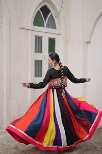 Navratri porter romain avec Gamthi brodé et miroir travail Lehenga Choli indien Expoert et approvisionnement au taux le plus bas - Product Image 6