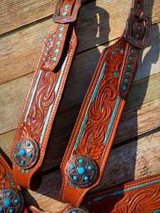 Ensemble de produits équestres en cuir confortable de style occidental, collier de poitrail et bride sculptés à la main avec des motifs floraux, design personnalisé - Product Image 3