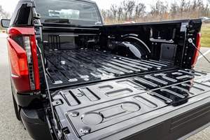 F-150 Nitemare 2025 4x4, Motor V8 Coyote Supercargado de 705 hp, Tracción en las Cuatro Ruedas - Product Image 6