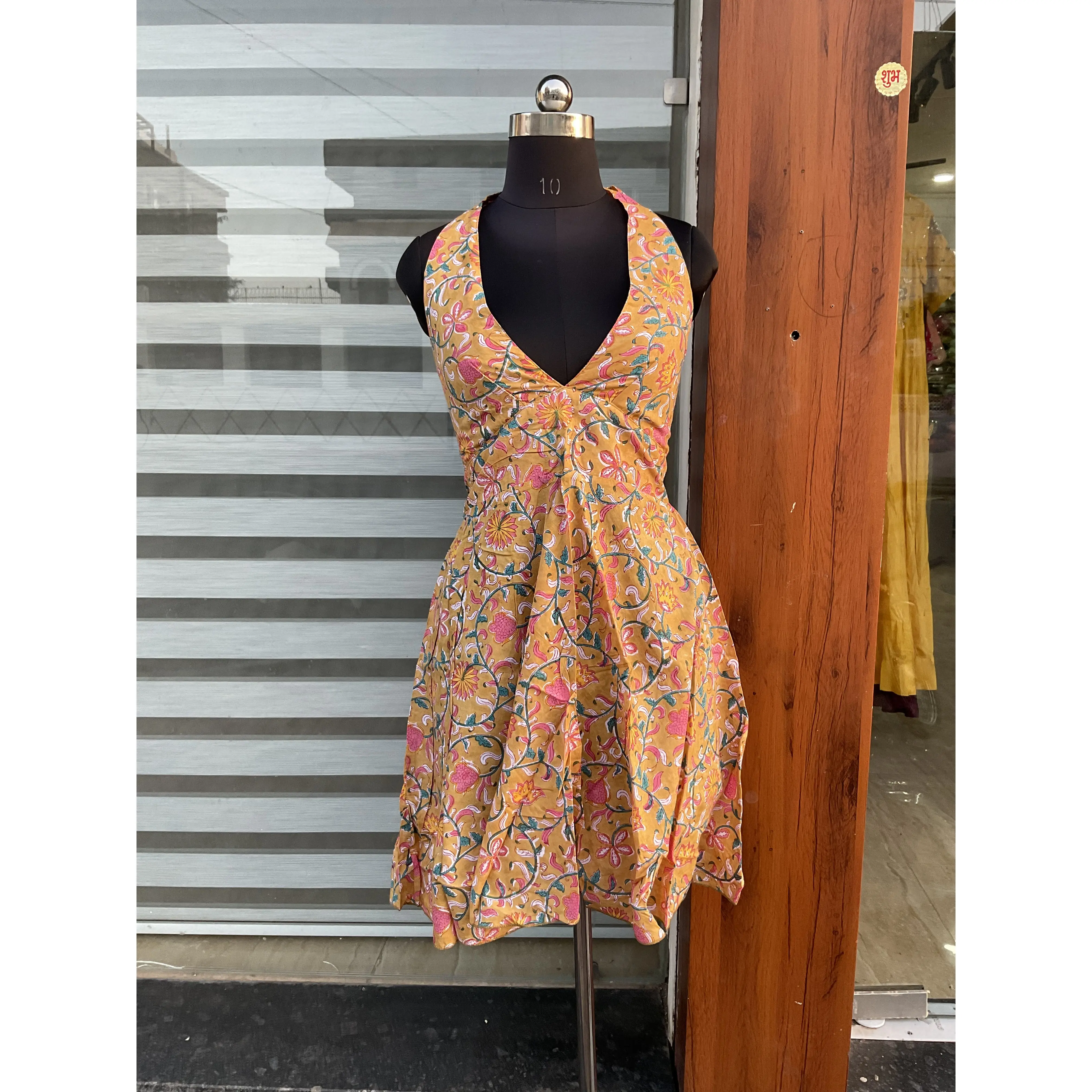 輸出業者による販売のための花柄プリントデザインのミニスタイルファッショナブルなドレスとホットディール2024ハンドブロックプリントドレス